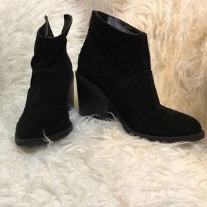 Steve Madden suede booties. Size 9M
